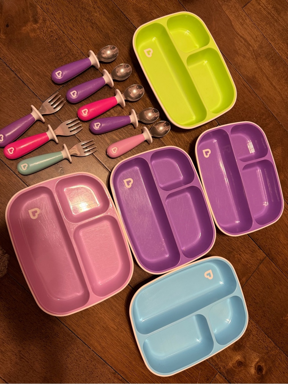 Kids Munchkin plates & silverware